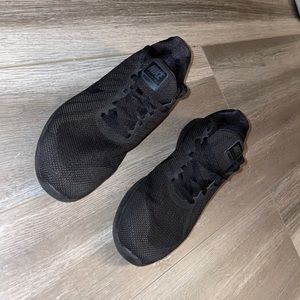 BLACK NIKE SNEAKERS